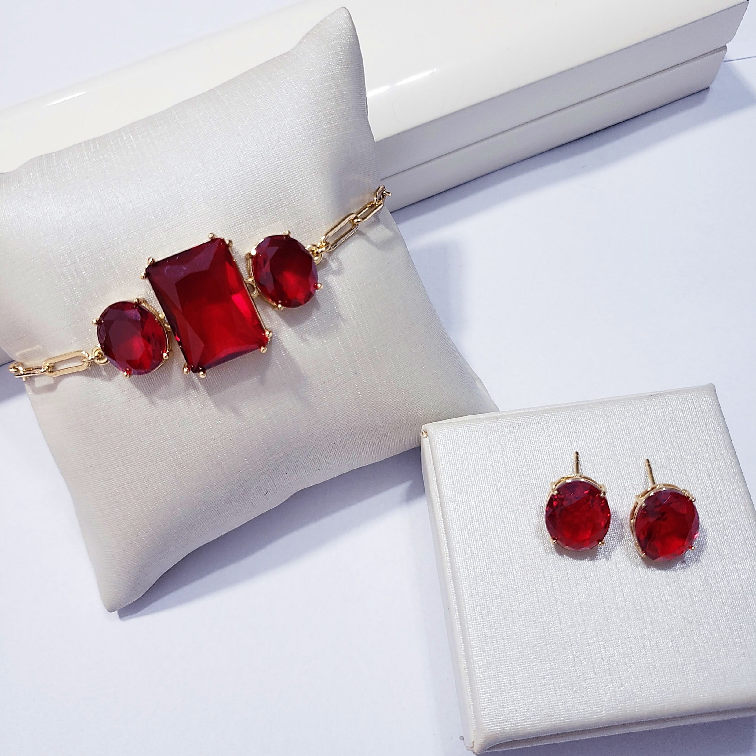 #Conjunto pulseira + brinco com cristais vermelho - banhado a ouro  