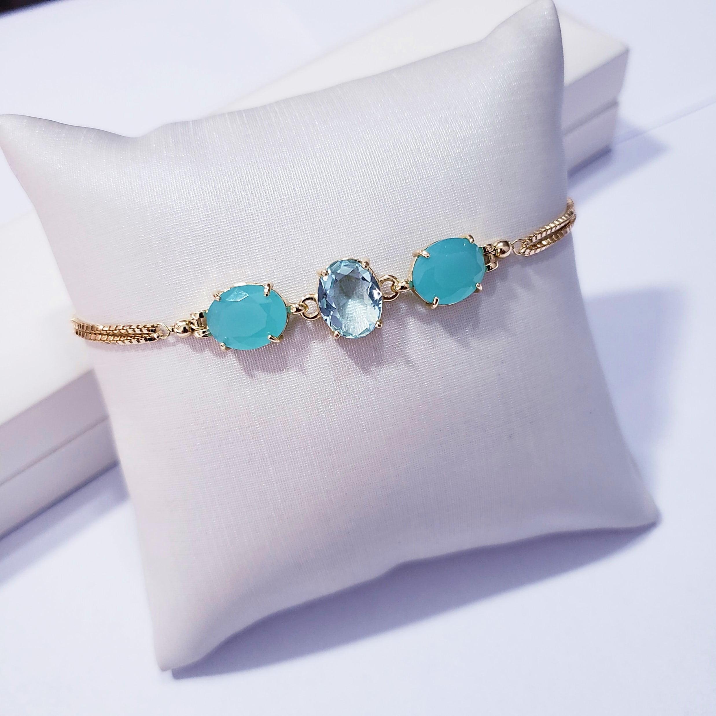 Pulseira dourada  com cristais multicolor - banhado a ouro    