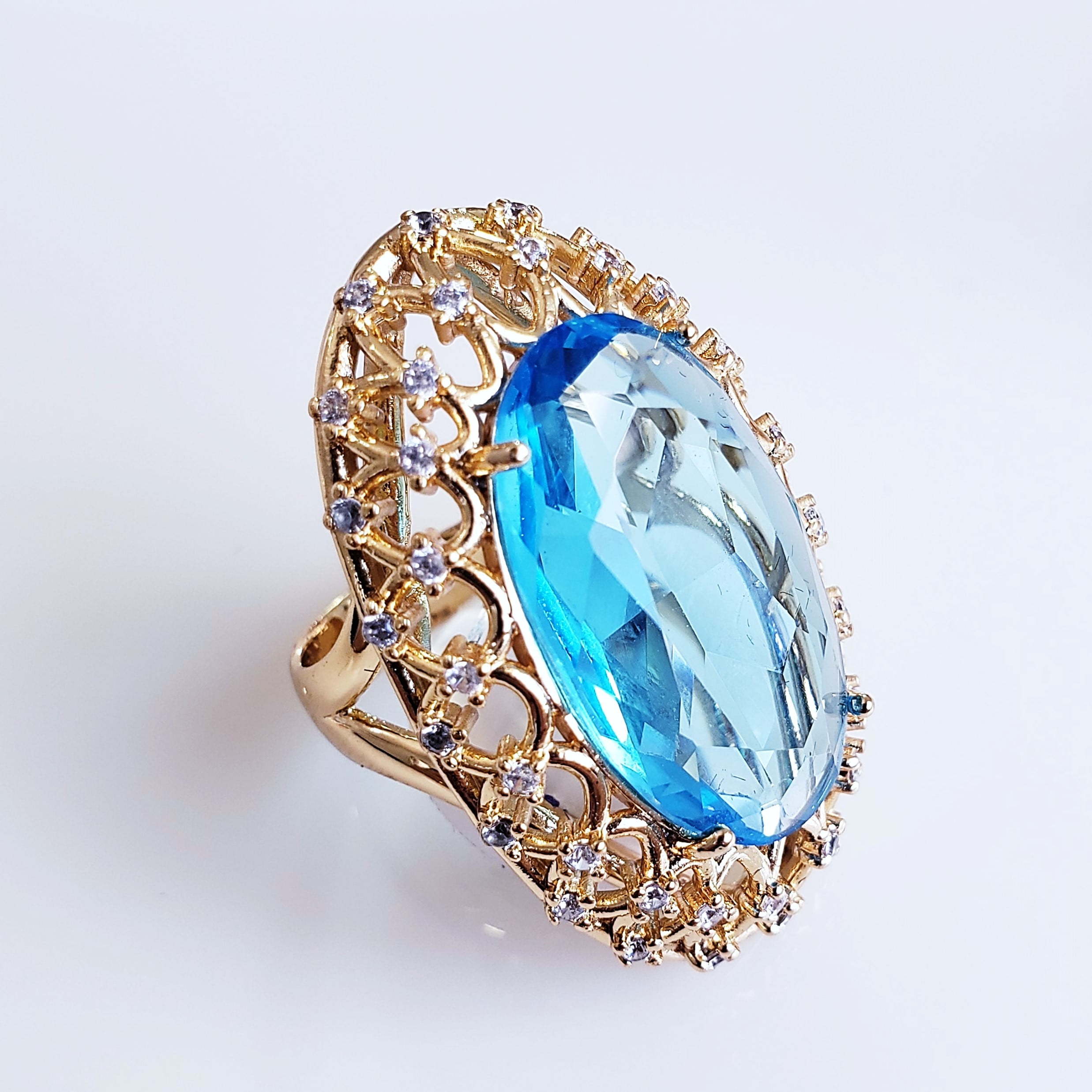 *anel cristal azul aquamarine oval 25x15mm  com zircônias - modelo Tarsila 