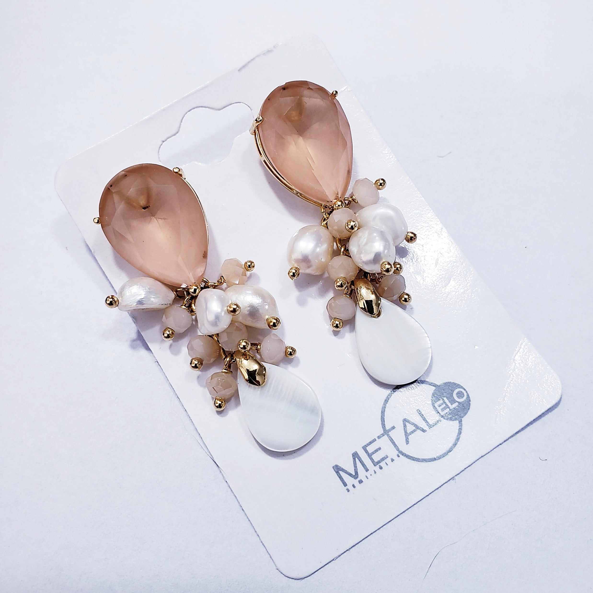 1-Brinco de cristal com cacho de pérolas de água doce - banhado a ouro