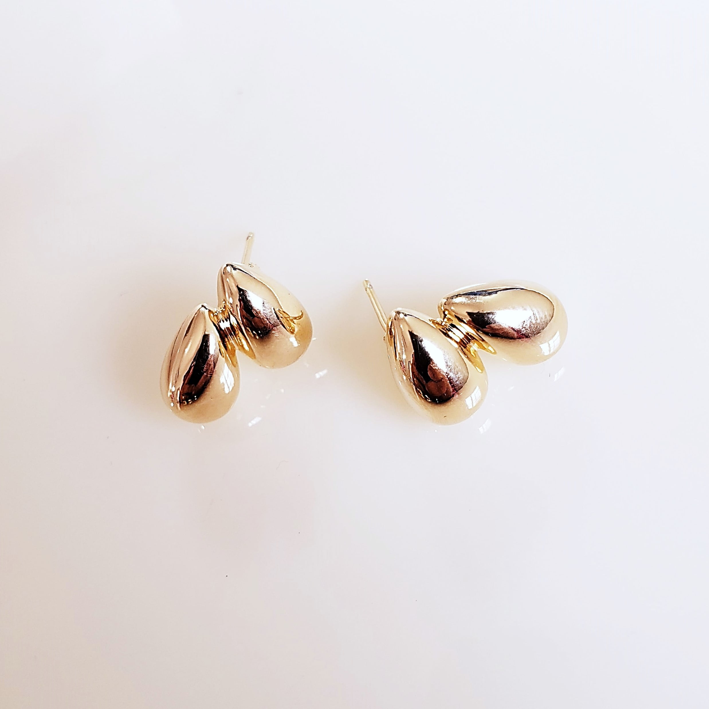 #Brinco gotas metal liso frontal - banhado a ouro   