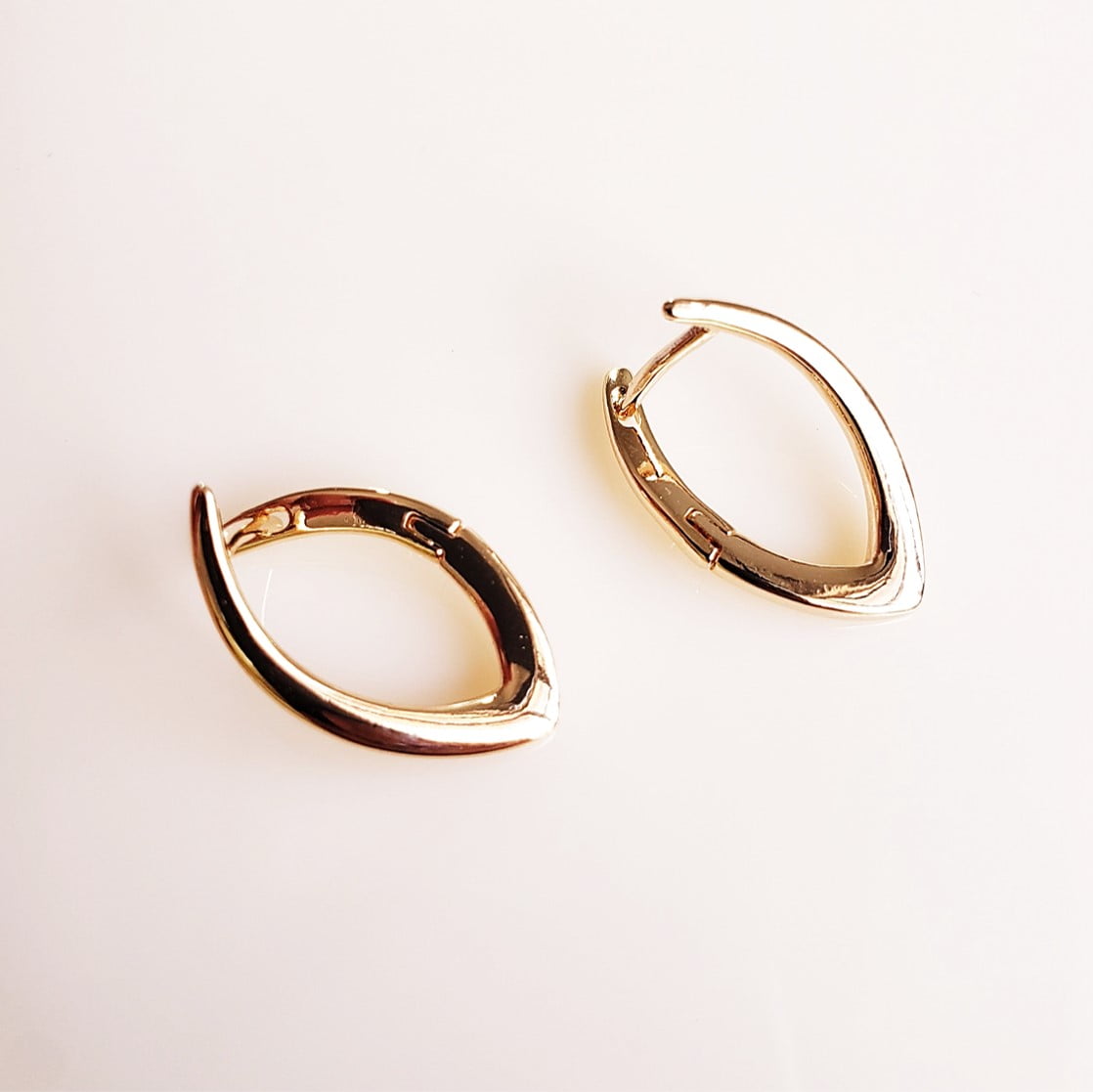 #Argola com fecho click 1- banhado a ouro   
