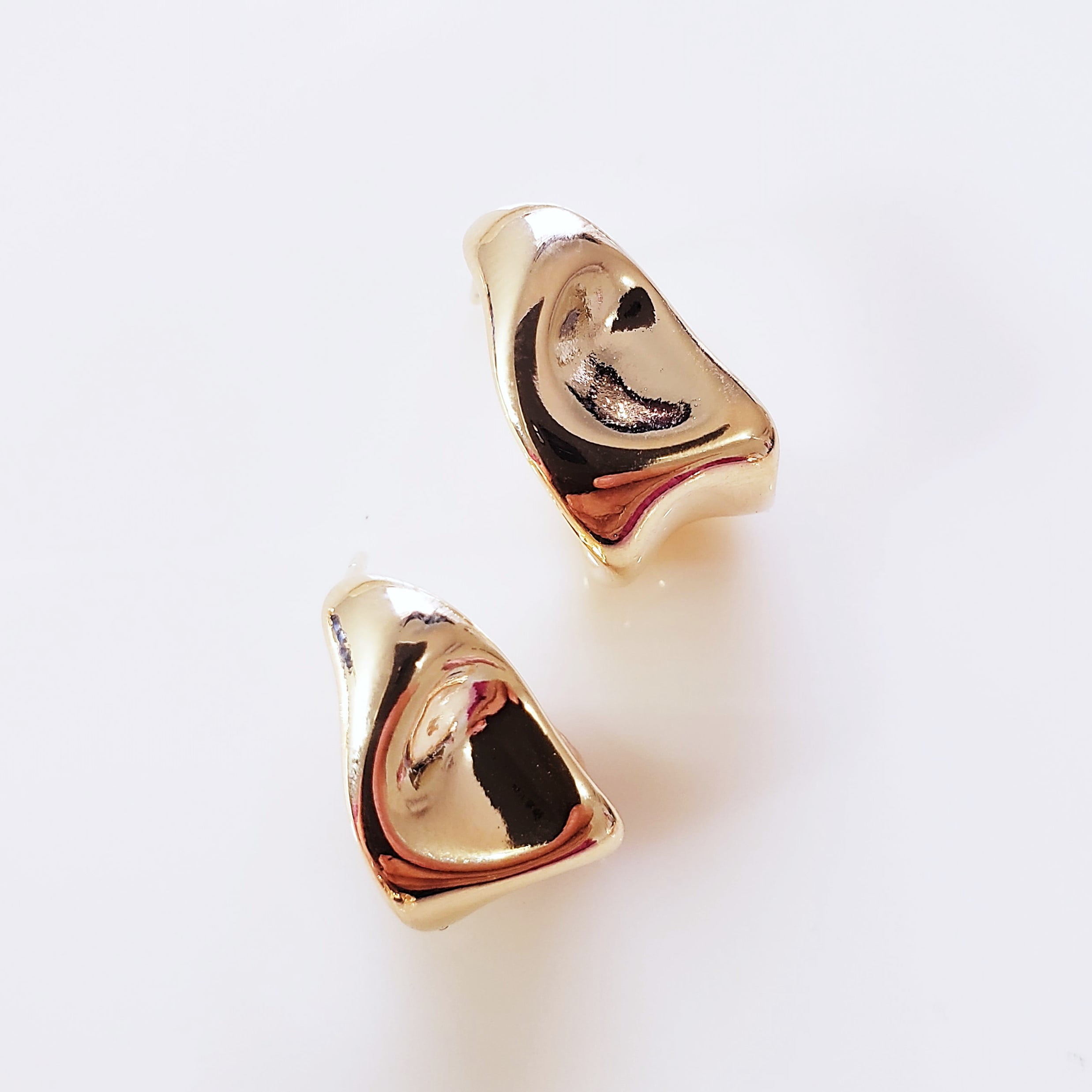 #Brinco argola amassada dourada- banhado a ouro   