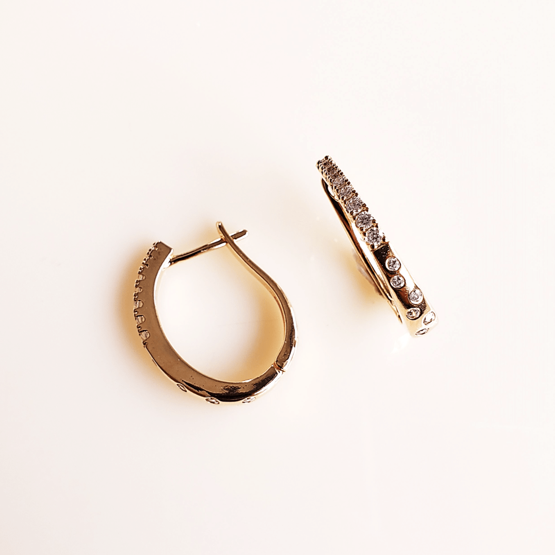 #Brinco argola com zircônias white - banhado a ouro