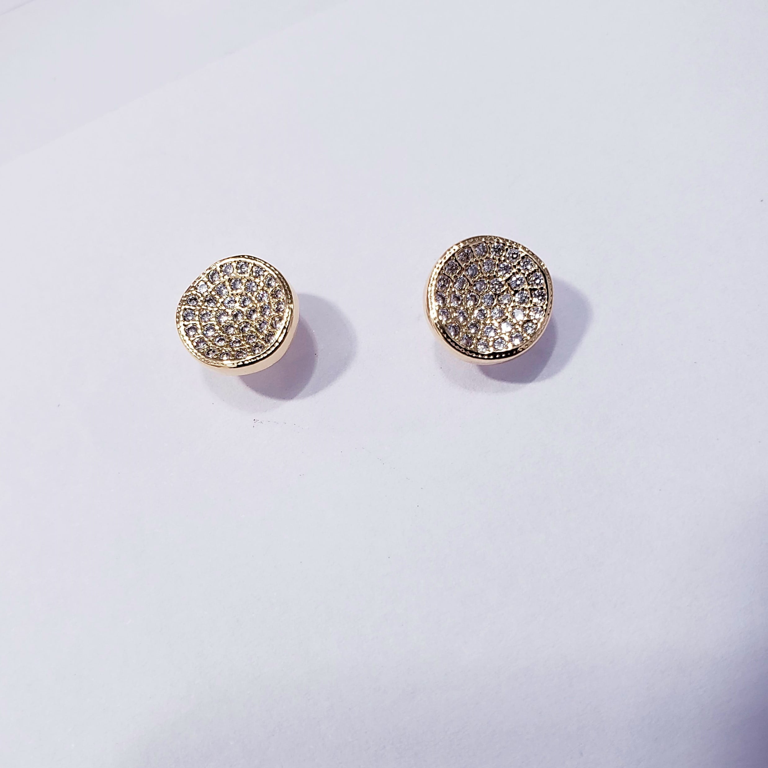 Brinco botão redondo com zircônias 6  - banhado a ouro    