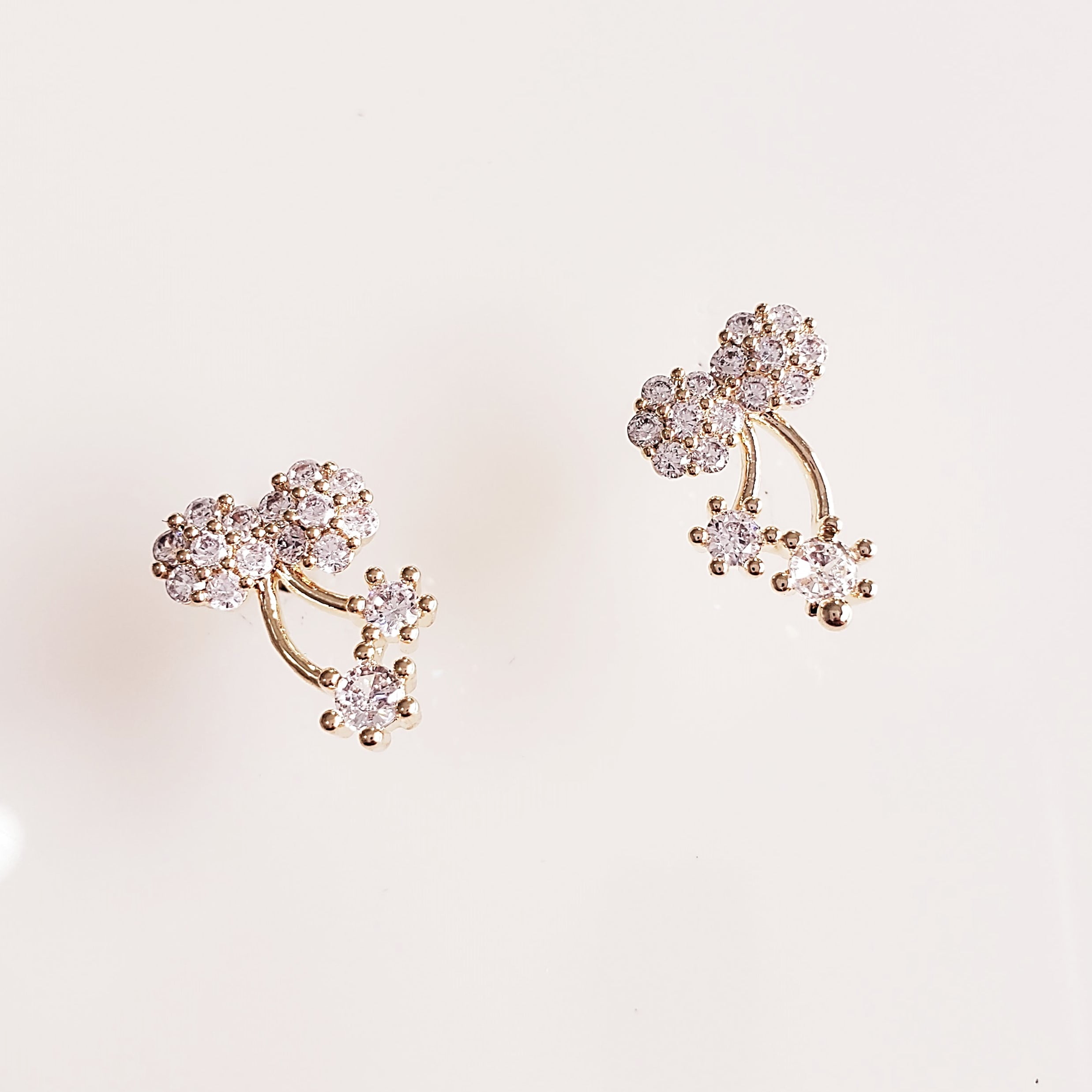 #Brinco cereja com  zircônias  - banhado a ouro 