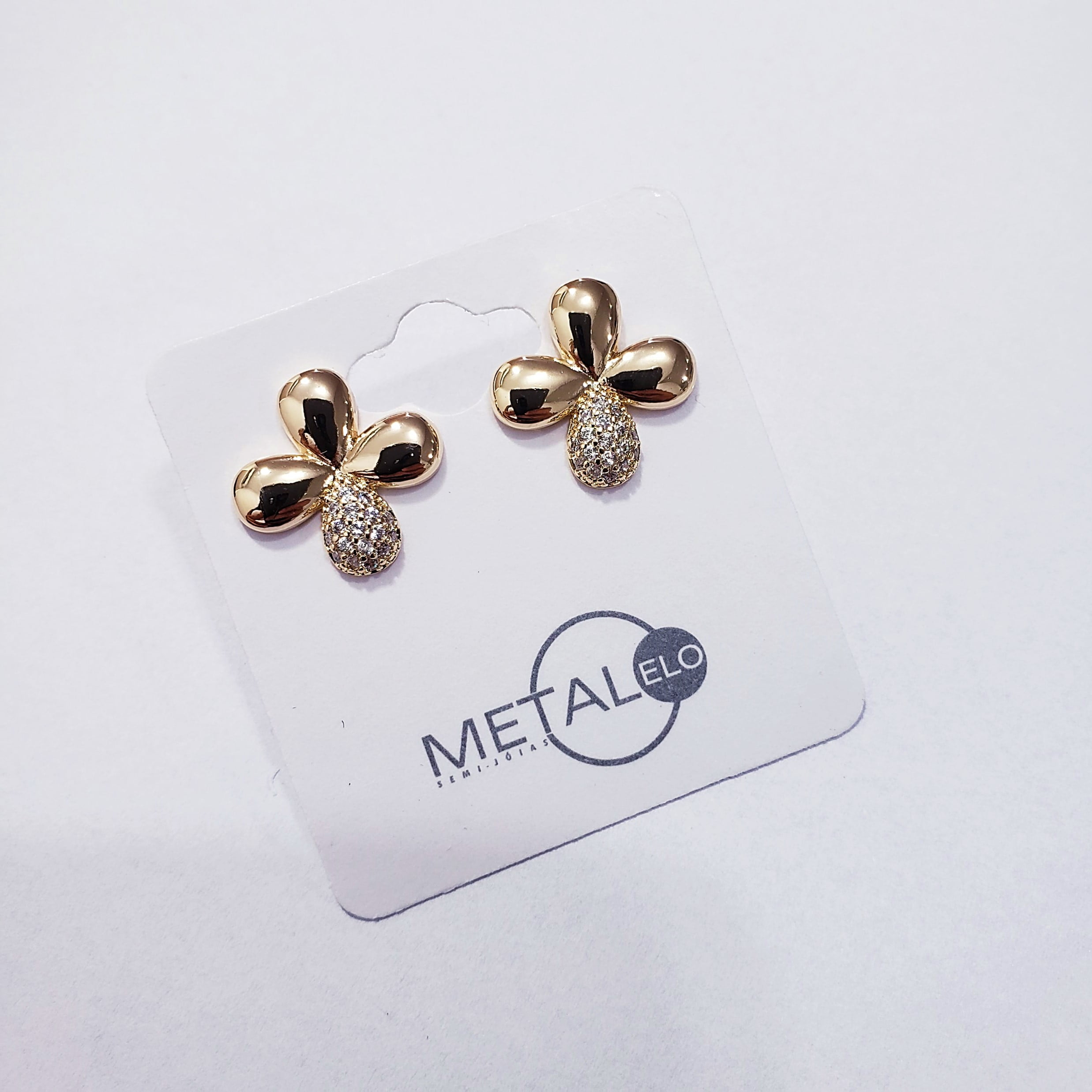   1-Brinco flor com zircônias - banhado a ouro   