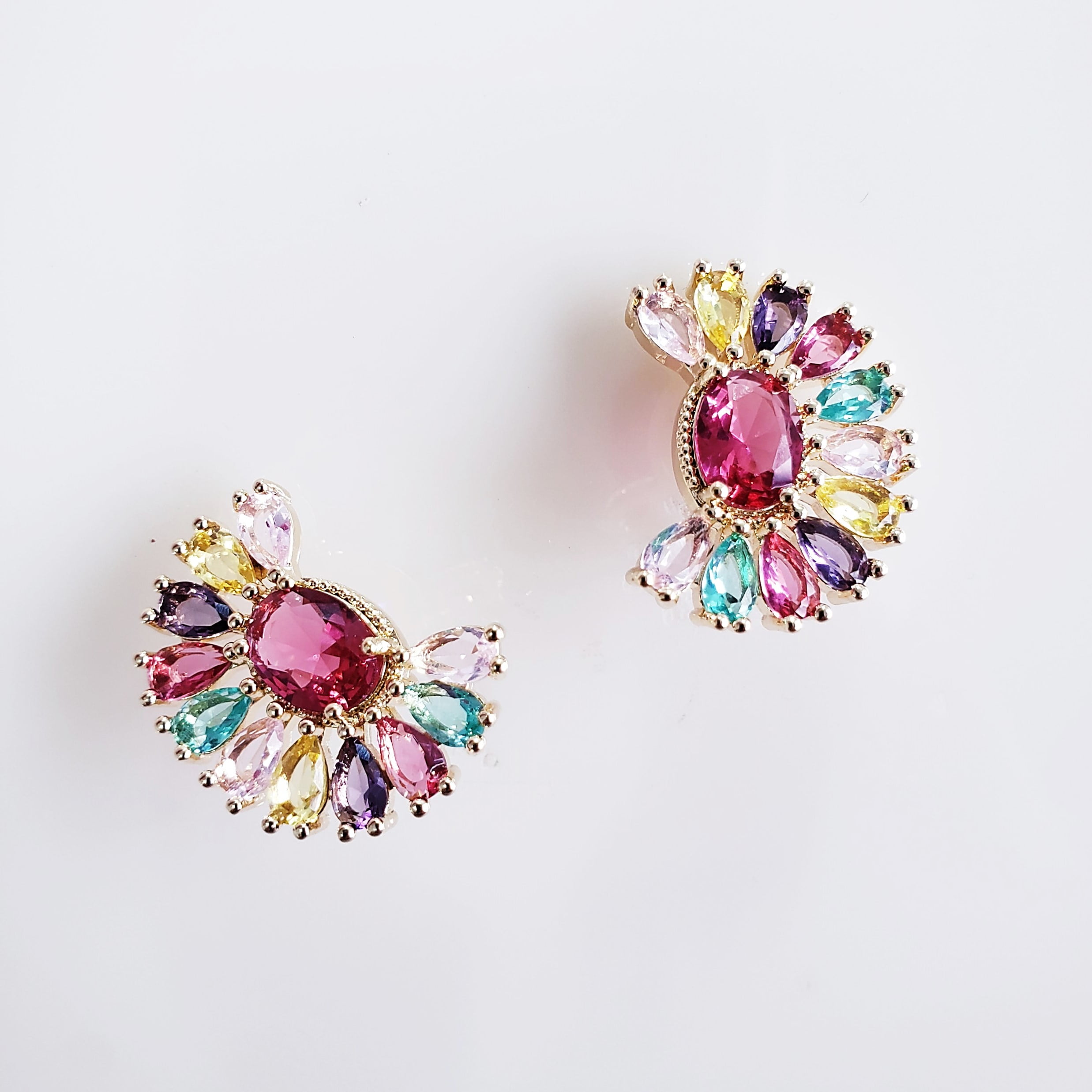 #Brinco leque de cristais multicolor1 - banhado a ouro