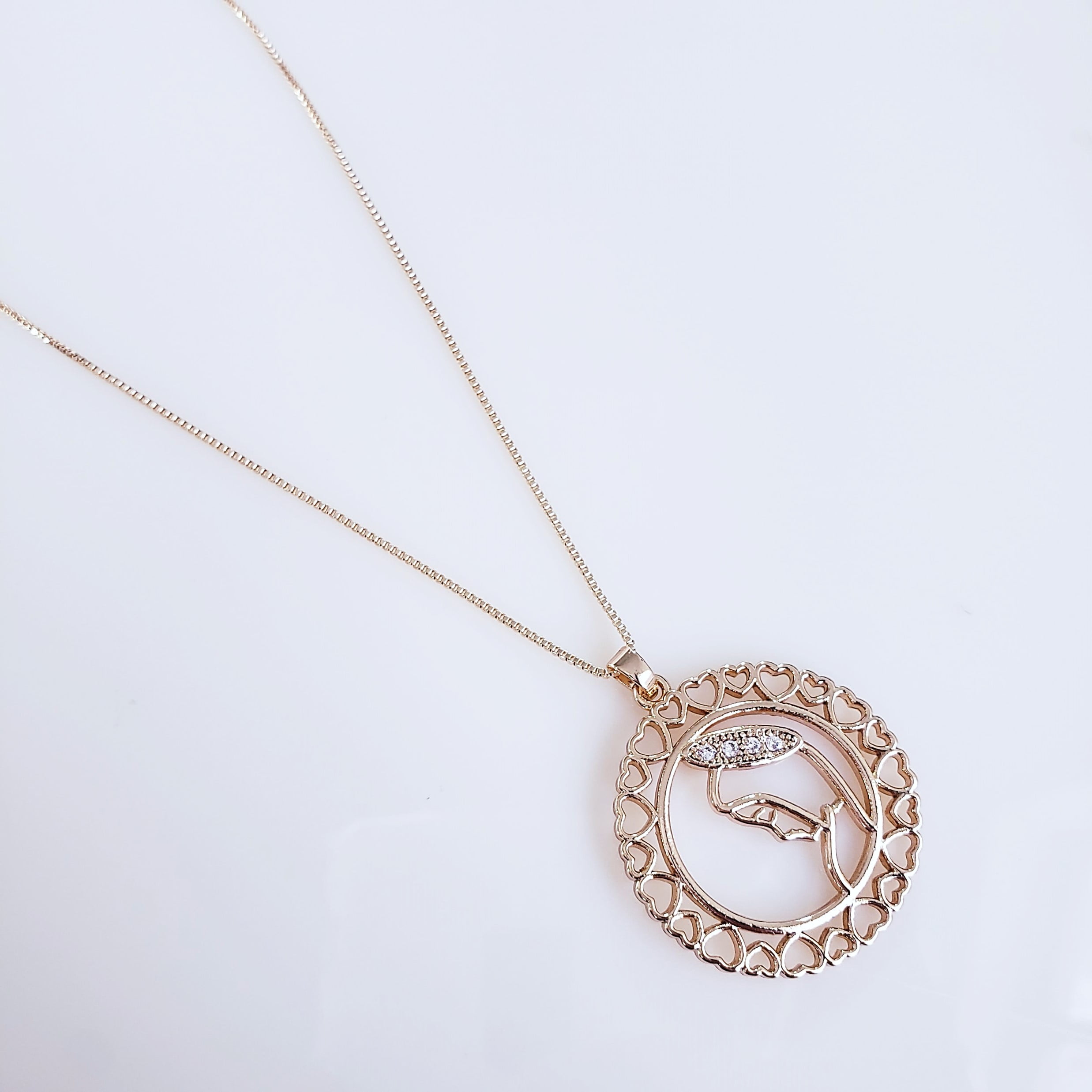 #colar curto com medalha de Nossa Senhora de Fatima com zircônias - banhado a ouro 2