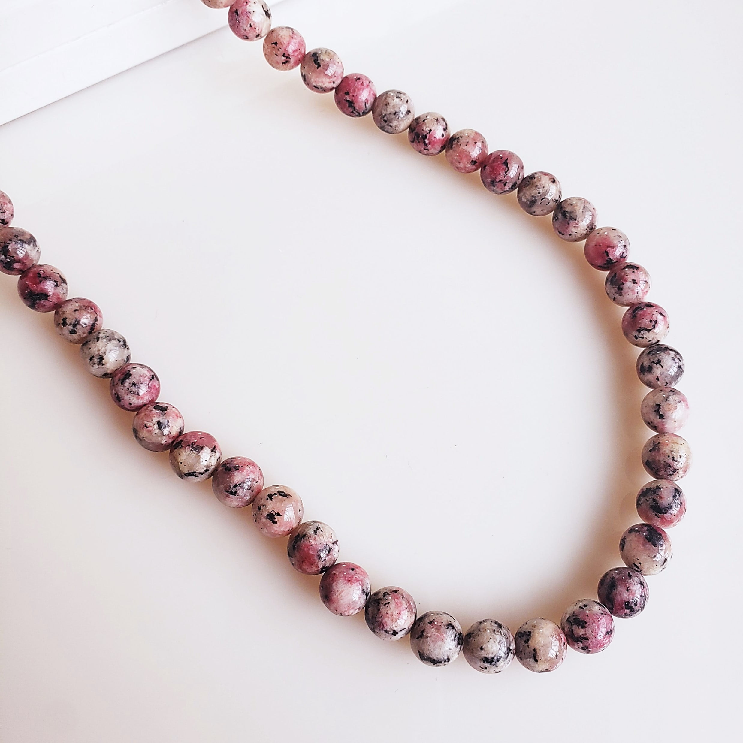 #Colar com bolas jaspe rosa mesclada - banhado a ouro  