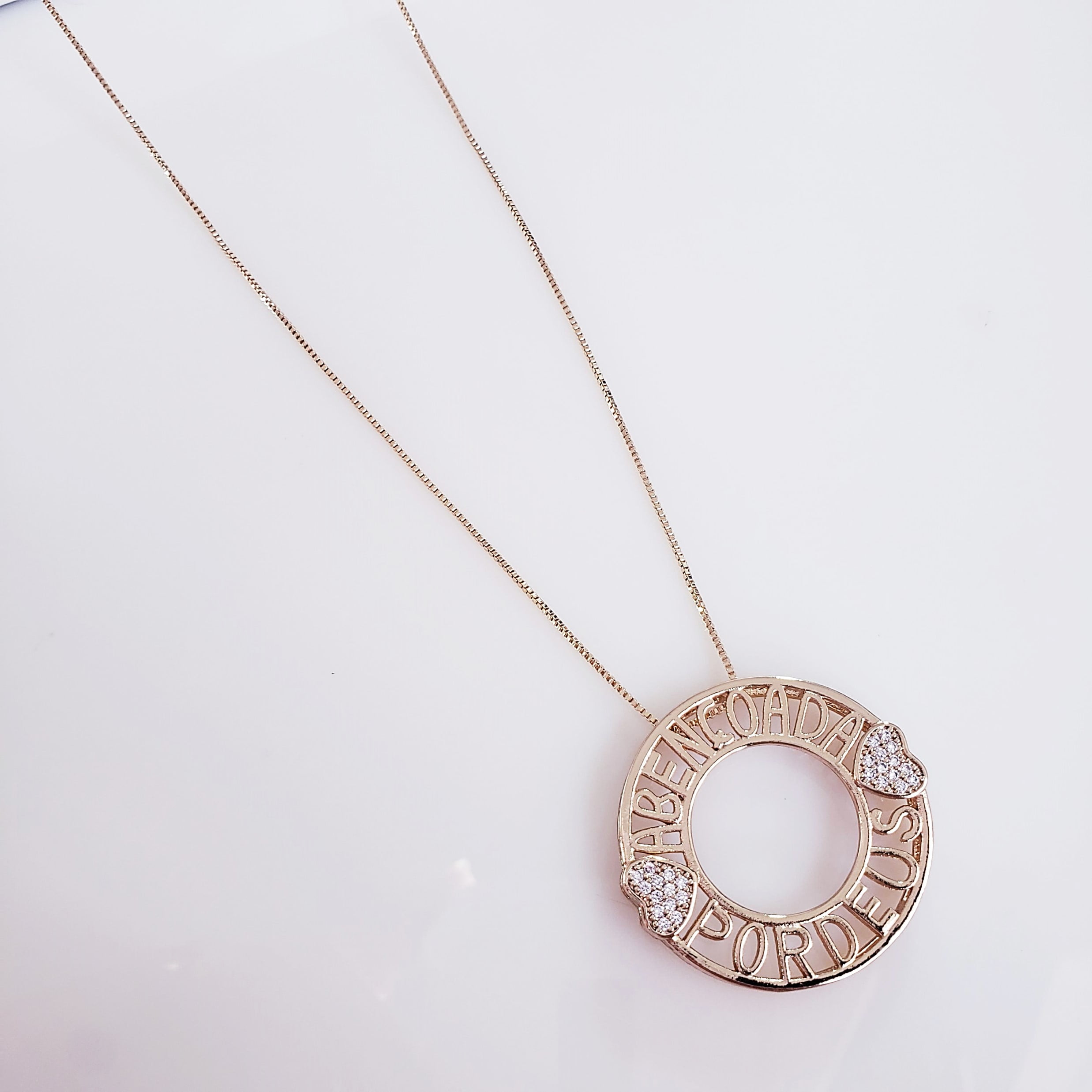 Colar com medalha "Abençoada por Deus" e "coraçâo" cravejado de zircônias 