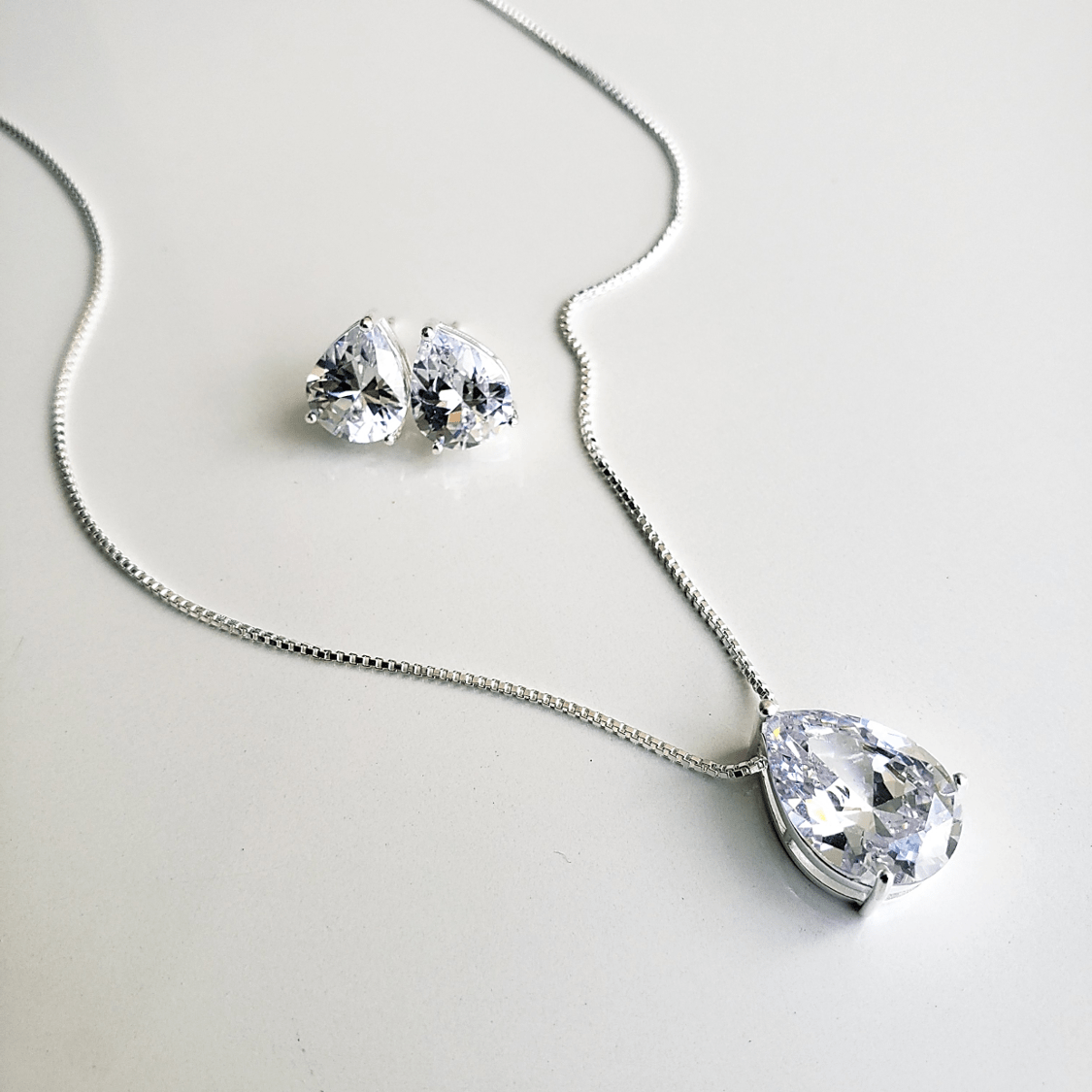 Conjunto colar e brinco de zircônias gota - banhado a prata