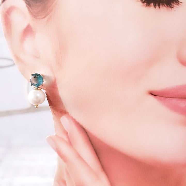 Brinco de pérola - modelo Perla - com cristal azul aquamarine