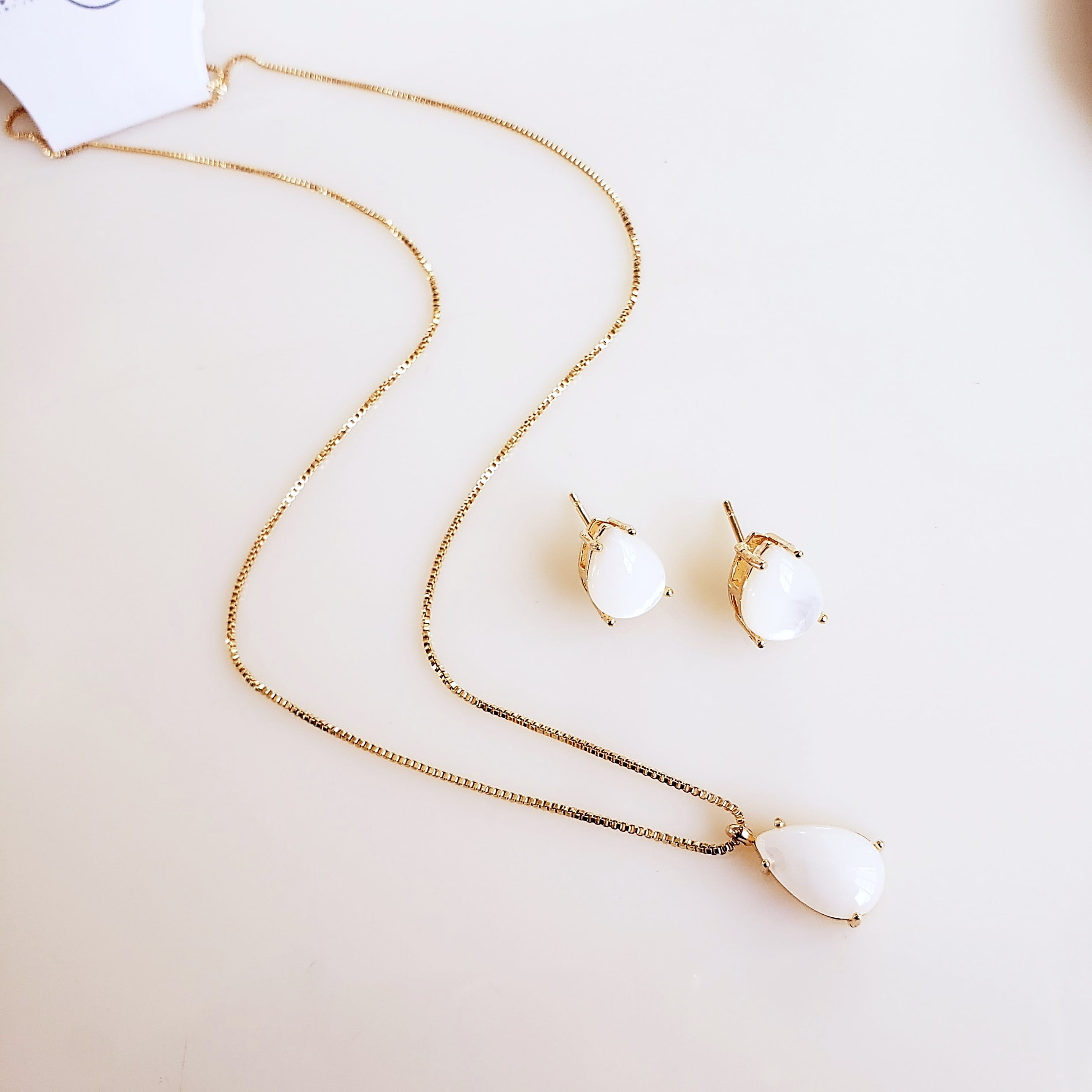 #Conjunto colar + brinco com madrepérola -1 banhado  ouro   