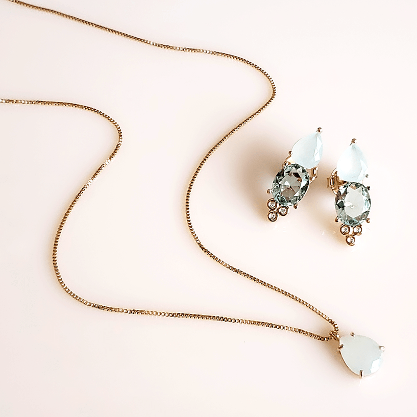 *Conjunto colar + brinco de cristais verde aqua e zircônias  - banhado a ouro