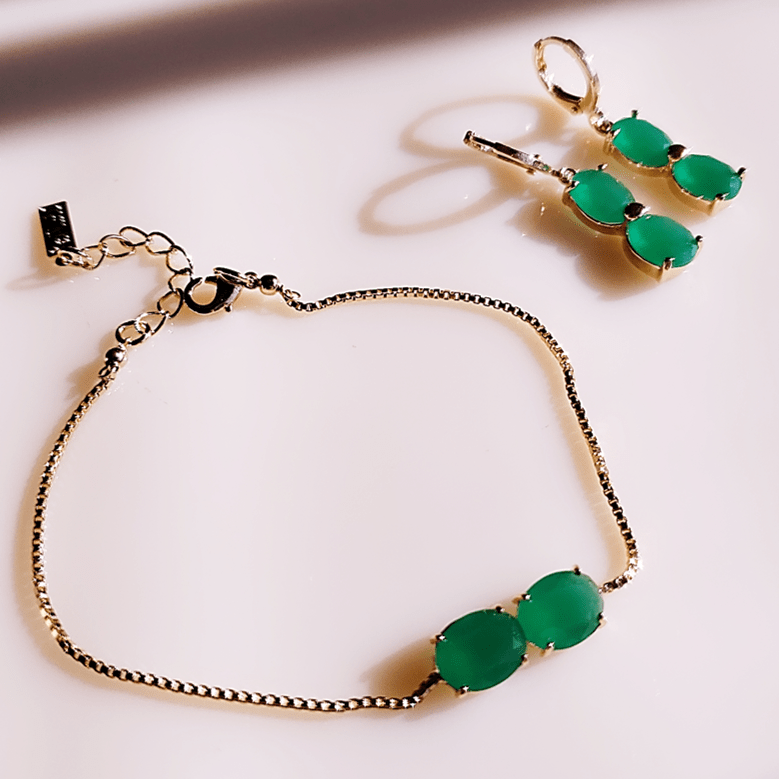 *Conjunto de pulseira e brinco com cristais verde esmeralda - banhado a ouro