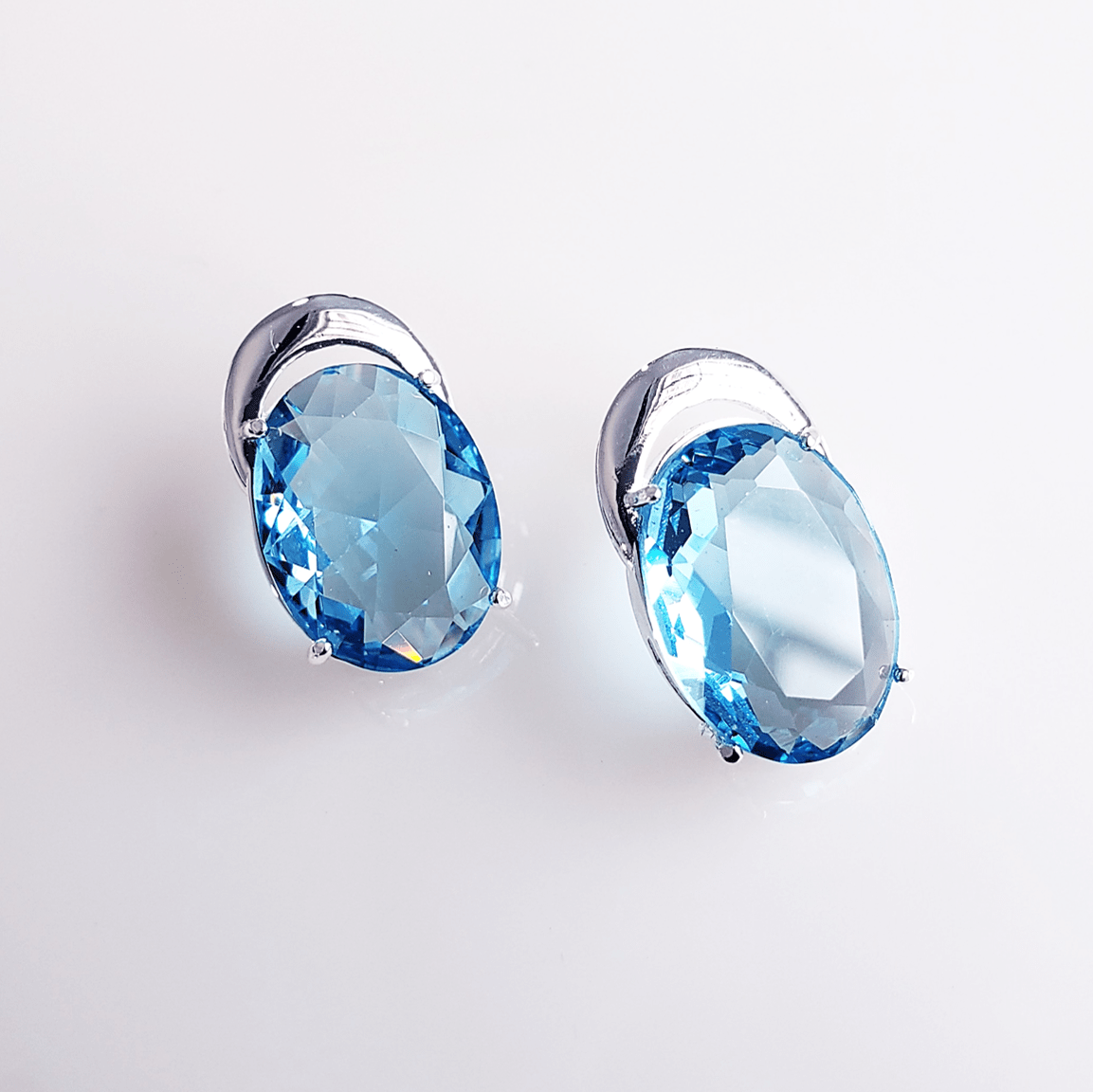 *Brinco de cristal azul aquamarine 2 - banhado a prata   
