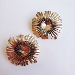 #Brinco dourado formato flor - banhado a ouro 