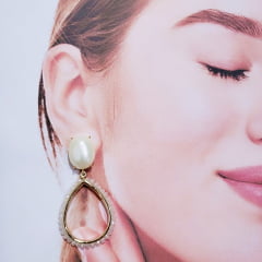 Brinco longo com pérolas e cristais  1 - banhado a ouro   