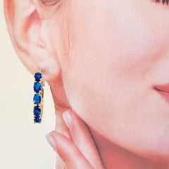 Brinco de argola cristais azul safira- modelo Camilla