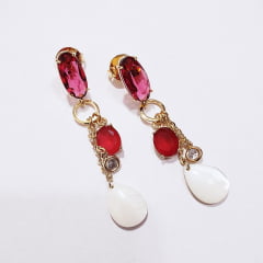 Brinco com madrepérola e cristal rosa turmalina - banhado a ouro