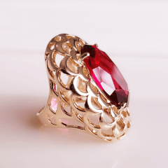 Anel Unique de cristal rosa turmalina - banhado a ouro