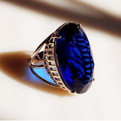 Anel cristal azul safira oval 30x20mm - modelo Brigite  - banhado a ouro