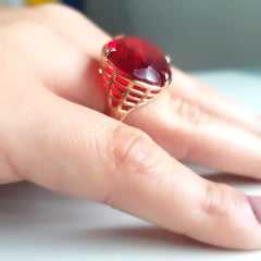 Anel cristal vermelho rubi oval 25x18mm - Modelo Xadrez