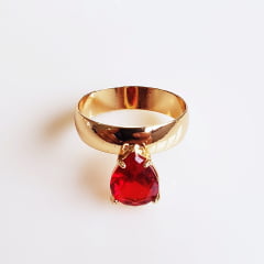 Anel de cristal vermelho rubi- banhado a ouro    