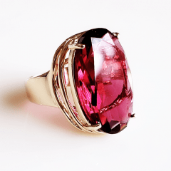Anel de cristal rosa turmalina - modelo Presence - banhado a ouro