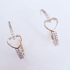 #Argola com coração vazado e zircônias - banhado a ouro     