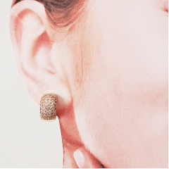 ZERO-*Brinco argola com zircônias white 14x08 mm - banhado a ouro 