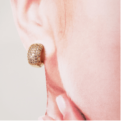 ZERO-*Brinco argola com zircônias white 14x08 mm - banhado a ouro 