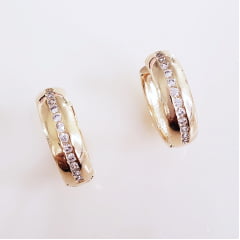 #Brinco argola com faixa central de zircônias - banhado a ouro  