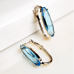 Brinco argola Ohana- cristal oval azul aquamarine -banhado a ouro 