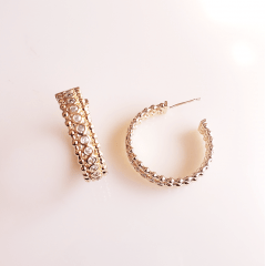 #Brinco argola pipoca com zircônia - banhado a ouro 