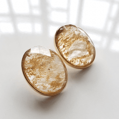 1-Brinco botão oval de cristal rutilo - banhado a ouro