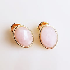 Brinco botão pedra natural oval quartzo rosa - banhado a ouro