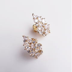 #Brinco com cristais white e zircônias 2- banhado a ouro    