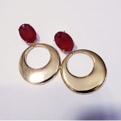 *Brinco com cristal vermelho fusion e elo frontal - banhado a ouro  