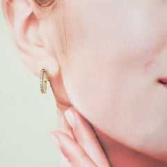 #Brinco de argola - modelo Helena - com zircônias - 13X3mm 
