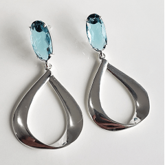 1-Brinco de cristal azul indicolita e gota torcida  - banhado a prata