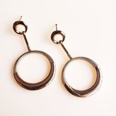 #Brinco com pendente e elo redondo - banhado a ouro       