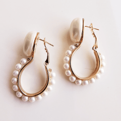 #Brinco de pérolas shell - modelo bordado - banhado a ouro 