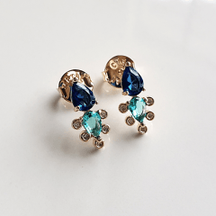 #Brinco delicado de cristais e zircônias - azul - banhado a ouro 