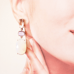 Brinco modelo drop earring com cristais - banhado a ouro   
