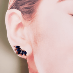 Brinco earcuff cristais e azul safira - banhado a ouro    