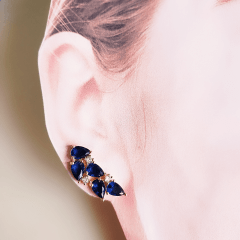 Brinco earcuff de cristais azul safira e zircônias - banhado a ouro  