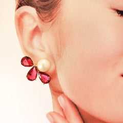 1-Brinco earcuff de pérola shell com cristais rosa turmalina- banhado a ouro