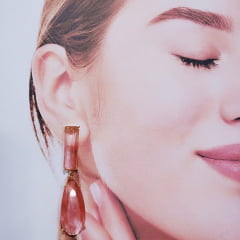 Brinco longo com cristais cherry 1- banhado a ouro   